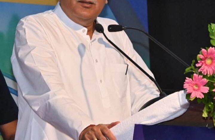 शाला प्रवेश उत्सव कार्यक्रम में शामिल हुए मुख्यमंत्री भूपेश बघेल,कहा बेटा .. 1 aamaadmi.in