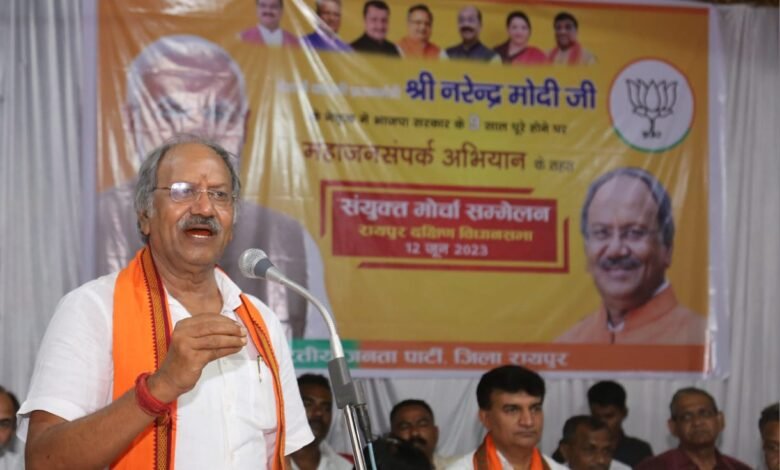 संयुक्त मोर्चा सम्मेलन में बृजमोहन ने कहा - गरीबों का उत्थान मोदी सरकार की प्राथमिकता 1 aamaadmi.in