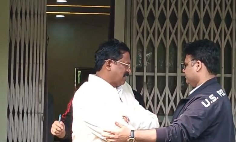 डॉक्टरों की टीम अमरजीत भगत के घर पहुंची 1 aamaadmi.in