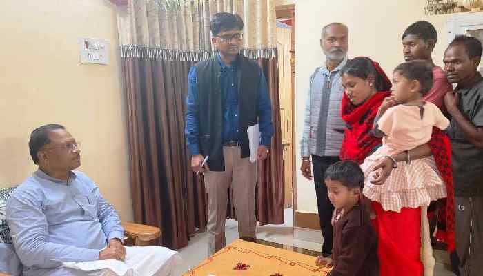 रायपुर : मुख्यमंत्री ने सिकलसेल से जूझ रहे आयुष और आयुषि की सहायता के लिए बढ़ाया हाथ 1 रायपुर : मुख्यमंत्री ने सिकलसेल से जूझ रहे आयुष और आयुषि की सहायता के लिए बढ़ाया हाथ