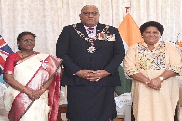 राष्ट्रपति द्रौपदी मुर्मु हुई फिजी के सर्वोच्च नागरिक सम्मान से विभूषित, CM विष्णुदेव साय ने दी बधाई.. 1 राष्ट्रपति द्रौपदी मुर्मु