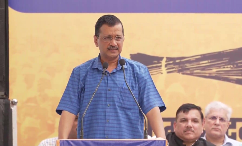 दिल्ली चुनाव में 'कुरान अपमान' बना बड़ा मुद्दा, बुरी फंसी केजरीवाल सरकार 1 दिल्ली चुनाव में 'कुरान अपमान' बना बड़ा मुद्दा, बुरी फंसी केजरीवाल सरकार