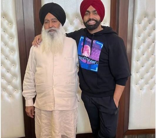 पंजाबी गायक Ammy Virk के घर छाई खुशी, बट रही मिठाइयां 1 पंजाबी गायक Ammy Virk के घर छाई खुशी, बट रही मिठाइयां