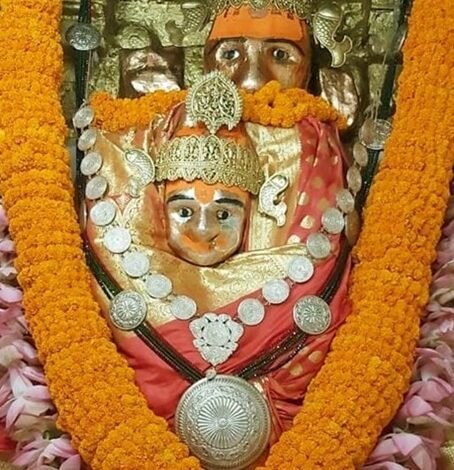 महामाया माता का विशेष श्रृंगार, माथे पर सजा 1.75 किलो का स्वर्ण मुकुट 1 aamaadmi.in