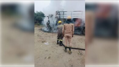 ग्रेटर नोएडा: चलते ट्रक में अचानक लगी आग, ड्राइवर ने कूदकर खुद को बचाया