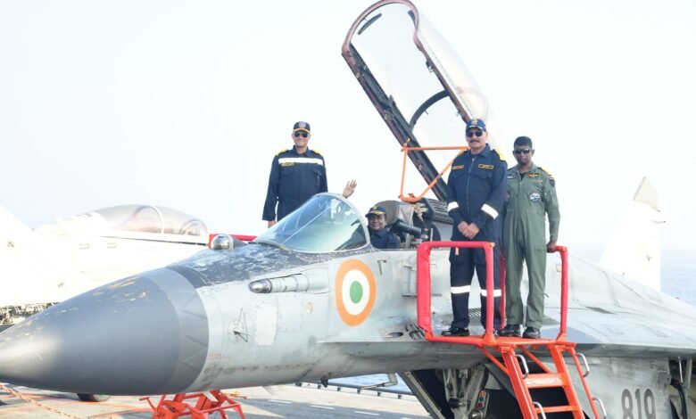 राष्ट्रपति द्रौपदी मुर्मु ने आईएनएस विक्रांत पर भारतीय नौसेना के अभियानों को देखा