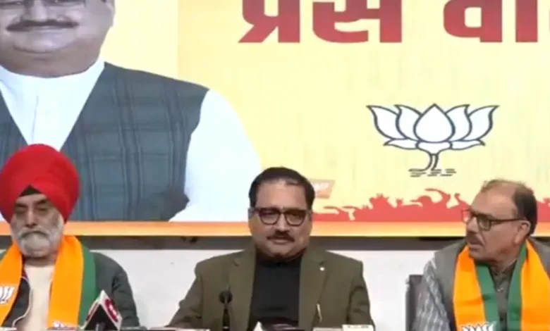 दिल्ली चुनाव से पहले आप पार्टी में फूट, नेताओं का पलायन जारी 1 दिल्ली चुनाव से पहले आप पार्टी में फूट, नेताओं का पलायन जारी