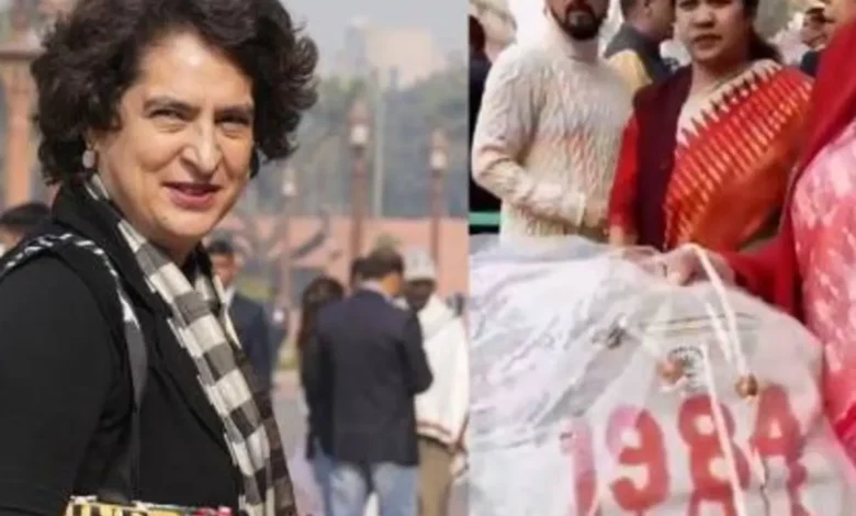 संसद में अपराजिता सारंगी ने प्रियंका गांधी को '1984' लिखा बैग दिया 1 संसद में अपराजिता सारंगी ने प्रियंका गांधी को '1984' लिखा बैग दिया