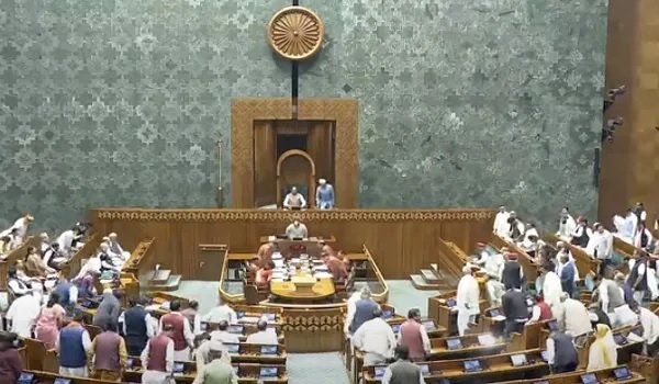 लोकसभा में विपक्ष का हंगामा, कार्यवाही स्थगित