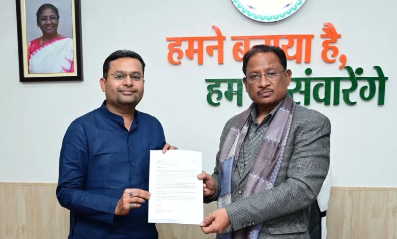 भजपा नेता उज्जवल दीपक का सीएम को ज्ञापन: कांग्रेस शासनकाल में भर्तियों की हो सीबीआई जांच 1 भजपा नेता उज्जवल दीपक का सीएम को ज्ञापन: कांग्रेस शासनकाल में भर्तियों की हो सीबीआई जांच