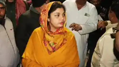 ओखला सीट पर कांग्रेस का टिकट: AIMIM का आरोप, बीजेपी-कांग्रेस की मिलीभगत 1 अरीबा खान का उत्साह