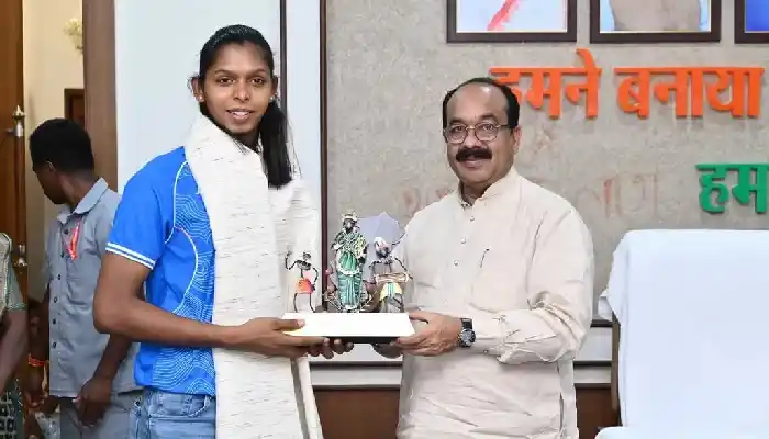 संजू की स्वर्णिम जीत पर उप मुख्यमंत्री अरुण साव ने थपथपाई पीठ, कहा छत्तीसगढ़ के खिलाड़ियों को मिलेगा उनके अनुभव का लाभ 1 aamaadmi.in