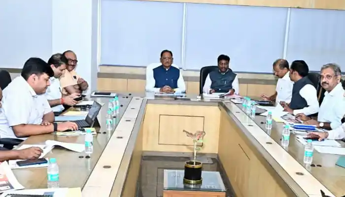 सड़क दुर्घटनाओं को न्यूनतम करने मिशन मोड में करें काम : मुख्यमंत्री विष्णु देव साय 1 aamaadmi.in