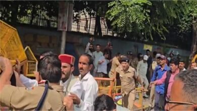 दिल्ली में CJP का उग्र प्रदर्शन: आकाशवाणी भवन के पास पुलिस पर पथराव, 2 पुलिसकर्मी घायल 5 aamaadmi.in