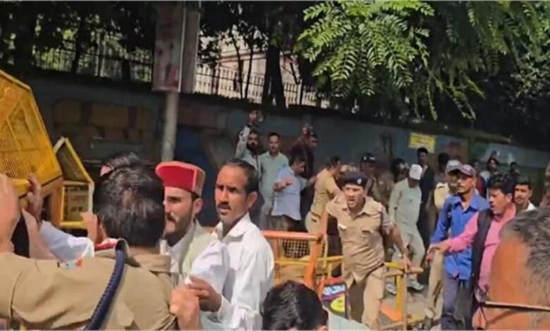 दिल्ली में CJP का उग्र प्रदर्शन: आकाशवाणी भवन के पास पुलिस पर पथराव, 2 पुलिसकर्मी घायल 1 aamaadmi.in