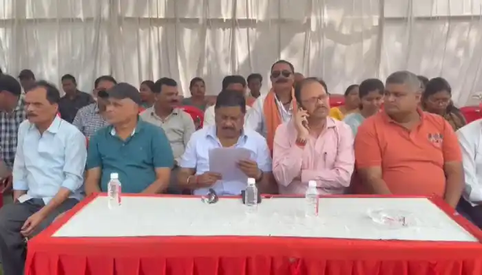 नगरीय निकाय कर्मचारियों का हल्लाबोल, पदोन्नति और पुरानी पेंशन बहाली समेत 18 सूत्रीय मांगों को लेकर दिया धरना 1 aamaadmi.in