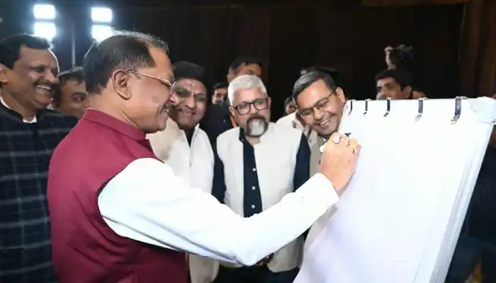 कार्टून समाज को जागरूक करने के साथ सोचने और आत्ममंथन के लिए करता है प्रेरित : मुख्यमंत्री विष्णु देव साय 1 aamaadmi.in