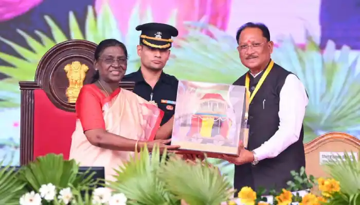 राष्ट्रपति श्रीमती द्रौपदी मुर्मु ने बस्तर दशहरा की अनूठी परंपराओं और जनजातीय संस्कृति की सराहना की 1 aamaadmi.in