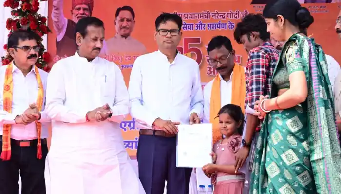 ‘सेवा मेरा योगदान’: वित्त मंत्री ओ.पी. चौधरी ने 350 दिव्यांगजनों को वितरित किए सहायक उपकरण 1 aamaadmi.in