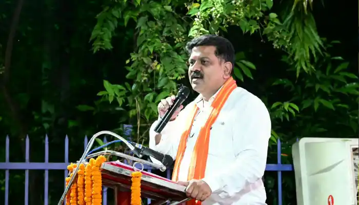 पत्रकार स्व. पंकज शर्मा की प्रतिमा का उप मुख्यमंत्री विजय शर्मा ने किया अनावरण, पत्रकारिता में योगदान को किया गया याद 1 aamaadmi.in