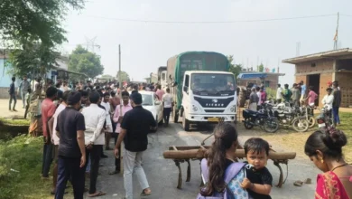 ट्रैक्टर की टक्कर से महिला की मौके पर ही मौत, गुस्साए ग्रामीणों ने मध्य प्रदेश-छत्तीसगढ़ को जोड़ने वाली सड़क पर किया चक्काजाम 5 aamaadmi.in