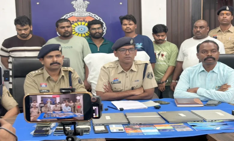 ठाणे के किराए के फ्लैट में चल रहा था ऑनलाइन सट्टे का नेटवर्क, दुर्ग पुलिस ने 10 आरोपियों को दबोचा 1 aamaadmi.in