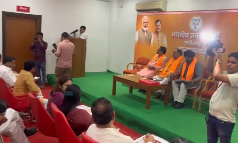 निकाय चुनाव की तैयारी तेज : भाजपा की बैठक में बनी जीत की रणनीति, सांसद संतोष पांडेय ने कहा – सभी 17 निकायों में जीतेंगे 1 aamaadmi.in